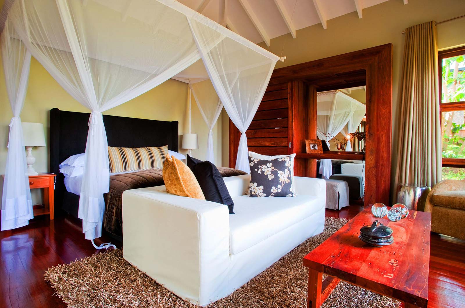 Lake-Duliti-Lodge---bedroom,-inside