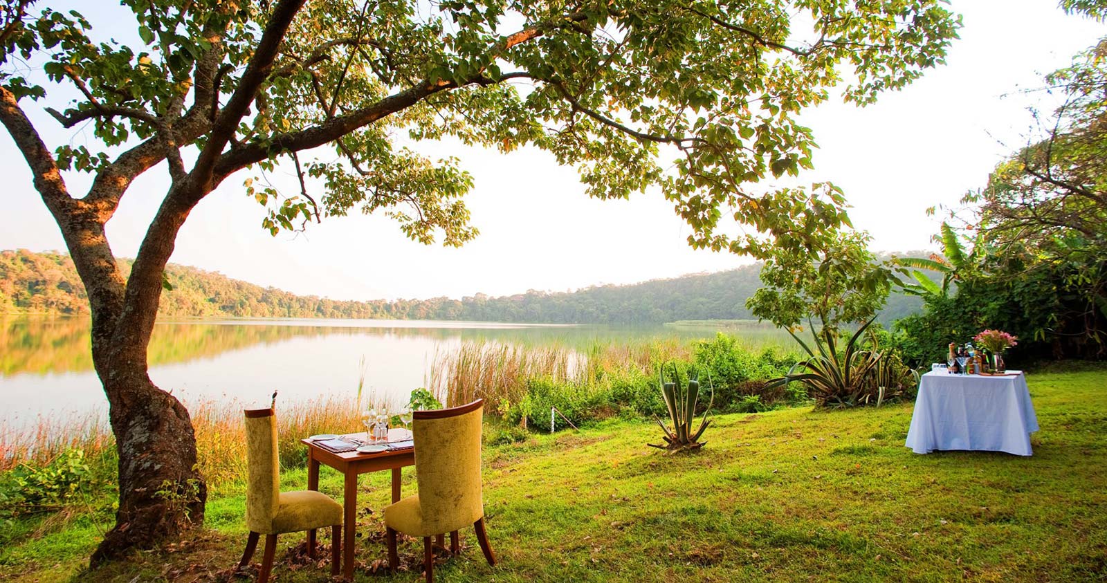 Lake-Duliti-Lodge---bush-dinner